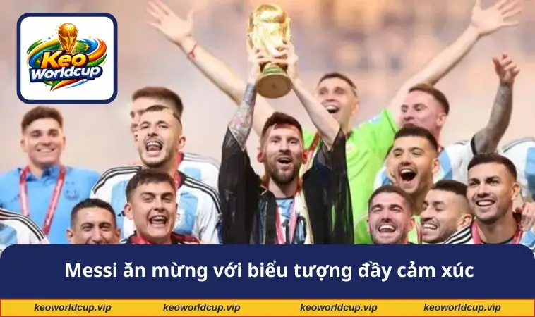 Messi ăn mừng với biểu tượng đầy cảm xúc 
